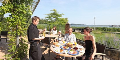 Reisemobilstellplatz - Umgebungsschwerpunkt: Meer - Rügen - Frühstück, Mittag und Abendessen im Restaurant Kormoran möglich - Im Jaich Wasserferienwelt