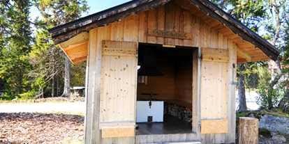 Reisemobilstellplatz - Jämtland - Grillhütte mit gratis Brennholz für die Gäste - Galå Fjällgård