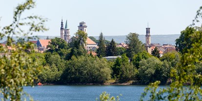 Reisemobilstellplatz - Tennis - Sachsen - Blick über den See in Richtung Zittau - Stellplätze am SeeCamping Zittauer Gebirge