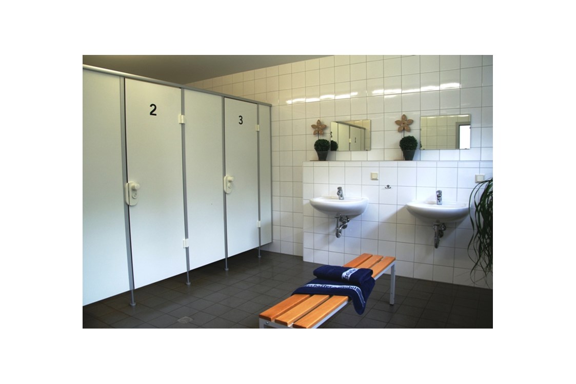 Wohnmobilstellplatz: Sanitäre Anlagen - CaravaningPark Dresden - Ihr Wohnmobilstellplatz schaffer-mobil