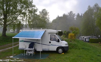 Camper parkeren bij regenachtig weer – wat nu? - stellplatz.info