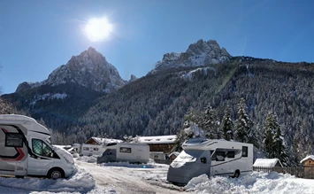 Camping de invierno y magia de bienestar en Tirol del Sur - stellplatz.info