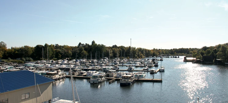 Kamperen aan het grootste binnenmeer van Duitsland: Camper Marina Müritz - stellplatz.info