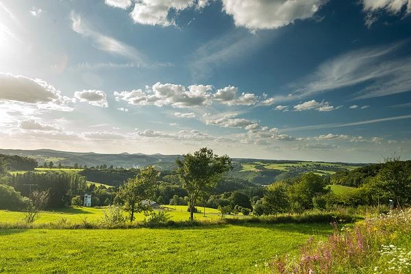 Landschap in het Westerwald Manrother-See Neustadt-Wied