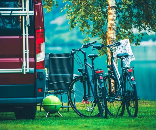 Ciclismo en unas vacaciones en autocaravana