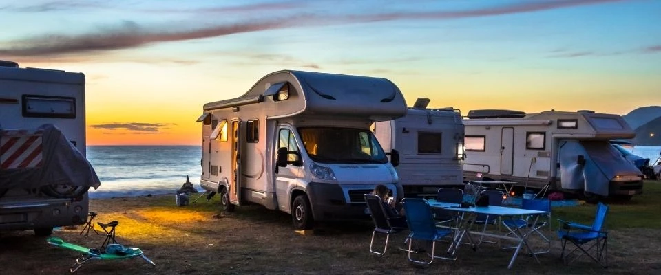 Plus de 2 150 emplacements camping-car en France de l'Atlantique à la Méditerranée