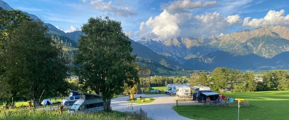 Stellplatz mit Bergblick - Camperplatzl Leogang