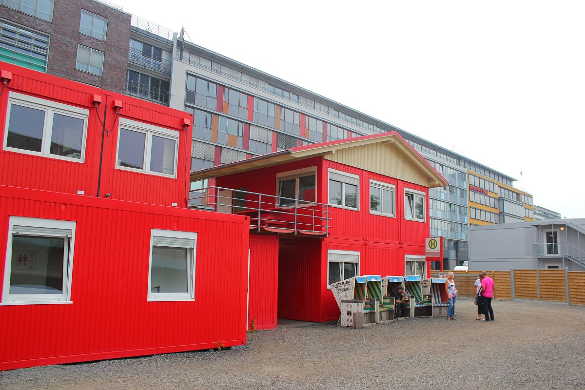 Reisemobilstellplatz - Grönwohld - Rezeption mit Sanitärgebäude in Containerform - Wohnmobilhafen Hamburg