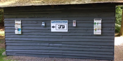 Place de parking pour camping-car - Entsorgung Toilettenkassette - Arcen - Informationstafel für unsere Gäste  - Wohnmobilpark im Ökodorf Rheurdt