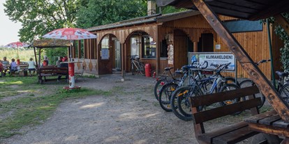 Reisemobilstellplatz - Umgebungsschwerpunkt: See - Imbissversorgung, Toiletten am Wochenende nebenan - Caravaningplatz am Elsterstausee Leipzig Stadt