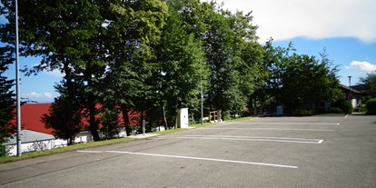 Motorhome parking space - Umgebungsschwerpunkt: am Land - Stühlingen - Auf dem Wohnmobilstellplatz Lottstetten sind sechs Wohnmobilstellplätze vorhanden - Wohnmobilstellplatz Lottstetten