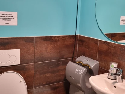 Reisemobilstellplatz - Umgebungsschwerpunkt: am Land - Wolhusen - Toilette 
Waschmaschine Tumbler gegen Bezahlung per - Rast in Bonsay