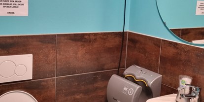 Reisemobilstellplatz - Grauwasserentsorgung - PLZ 6114 (Schweiz) - Toilette 
Waschmaschine Tumbler gegen Bezahlung per - Rast in Bonsay