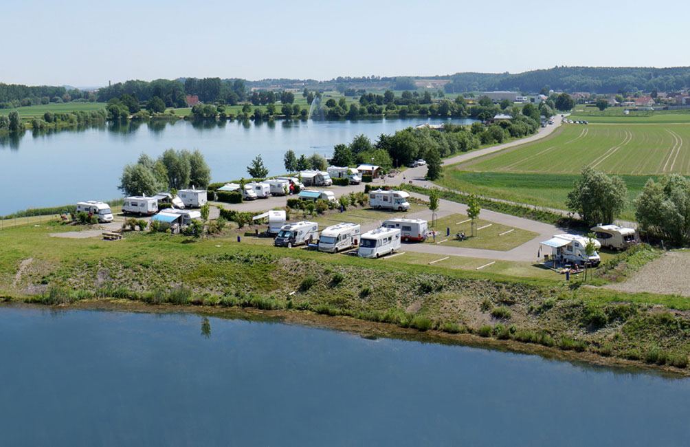Wohnmobilstellplatz - Beschreibungstext für das Bild - Wohnmobilplatz an den Zielfinger Seen
