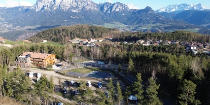 Place de parking pour camping-car - WLAN: am ganzen Platz vorhanden - Italie - SchartnerAlm Camping