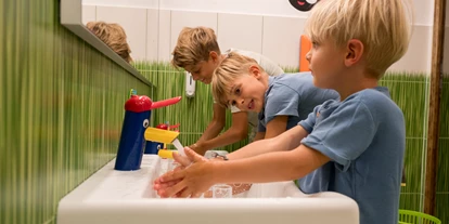 Reisemobilstellplatz - Duschen - Kinder Waschräume - SchartnerAlm Camping
