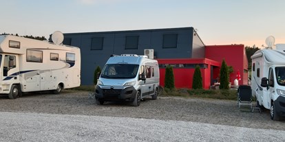Reisemobilstellplatz - Wohnwagen erlaubt - Komfortparzelle - Reisemobilpark Turm und Kristalle