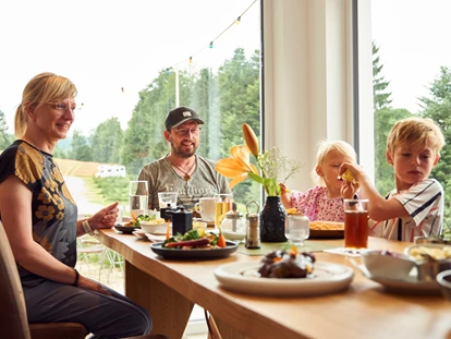 RV park - Gemütlichkeit und Geschmack wird im Restaurant zum Sepp zur perfekten Einheit - Camping Resort Bayerwald