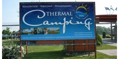 Parkeerplaats voor camper - Hongarije - Einfahrt zum Campingplatz - Thermalcamping Pápa / Westungarn