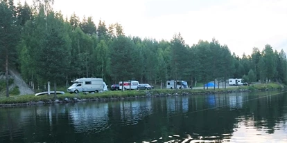 Posto auto camper - Stromanschluss - Gastsjö - Sie parken am Flussufer - Zorbcenter