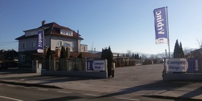 Motorhome parking space - WLAN: am ganzen Platz vorhanden - Borovnica - Camper Stop Vrbinc