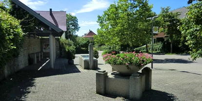 Reisemobilstellplatz - Umgebungsschwerpunkt: am Land - Ingelfingen - Dorfplatz in Michelbach  - Michelbach an der Bilz 