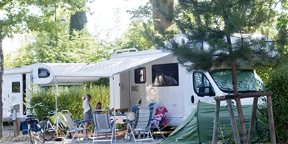 Place de parking pour camping-car - Stromanschluss - France - Stellplatz Indigo Camping De Paris - Stellplatz Indigo Camping De Paris