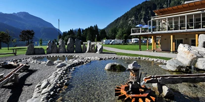 Motorhome parking space - SUP Möglichkeit - Aschau (Brandenberg) - Stellplatz vor und im Alpen Caravan Park Achensee