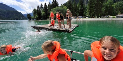 Reisemobilstellplatz - Bademöglichkeit für Hunde - Schliersee - Stellplatz vor und im Alpen Caravan Park Achensee