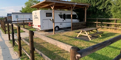 Place de parking pour camping-car - Stromanschluss - France - Relais équestre des Maupi