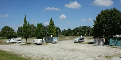 Parkeerplaats voor camper - Umgebungsschwerpunkt: Stadt - Deggendorf - Wohnmobilstellplatz Landau a.d.Isar - Wohnmobilstellplatz Landau a.d.Isr
