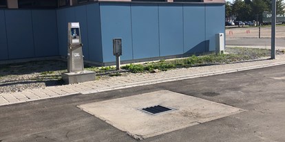 Motorhome parking space - Tennis - Niederwinkling - Entsorgung und Versorgung  - Wohnmobilstellplatz Landau a.d.Isr