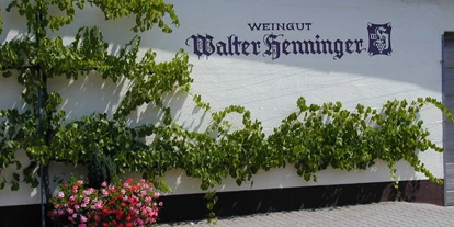 Reisemobilstellplatz - WLAN: am ganzen Platz vorhanden - Obrigheim (Landkreis Bad Dürkheim) - Weingut Lagerhalle - Weingut Henninger