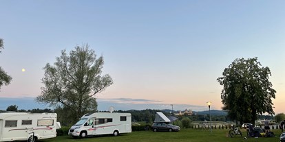 Reisemobilstellplatz - Umgebungsschwerpunkt: Fluss - Pöllaberg - Blick vom Campingplatz auf Stift Melk - Donaucamping Emmersdorf 