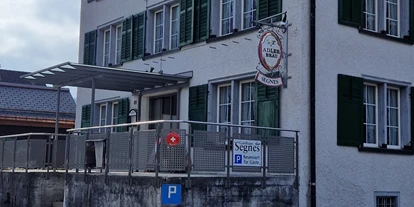 Parkeerplaats voor camper - Matt (Glarus Süd) - Wohnmobilstellplatz Hotel Segnes Elm