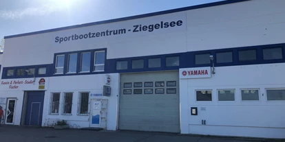 Reisemobilstellplatz - Art des Stellplatz: eigenständiger Stellplatz - Lüblow - Die Halle - Sportbootzentrum Ziegelsee