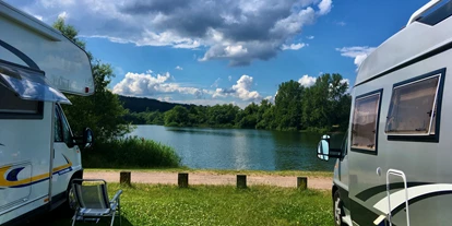 Parkeerplaats voor camper - Hunde erlaubt: Hunde erlaubt - Haunetal - Wohnmobilstellplatz am Breitenbacher See in Bebra - Stellplatz Breitenbacher Seen