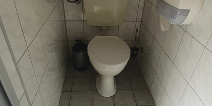 Reisemobilstellplatz - Entsorgung Toilettenkassette - Oberursel - Toiletten Kabine - taunus mobilcamp
