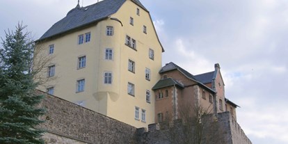 Motorhome parking space - Frischwasserversorgung - Thuringia - Schloss Eisfeld mit Museum und Touristinformatiom - Wohnmobilstellplatz am Volkshaus