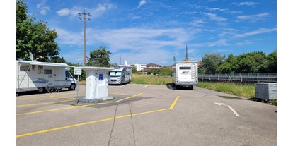 Motorhome parking space - Frischwasserversorgung - Neuchâtel - Place - Euro-Relais Port de Saint-Blaise