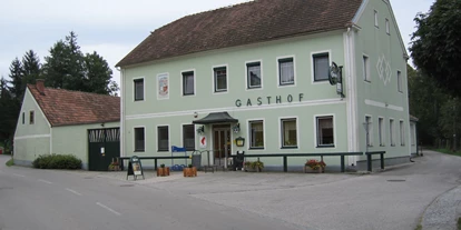 Reisemobilstellplatz - Wohnwagen erlaubt - Wiesenöd - Strassen Ansicht - Stellplatz beim Gwörthwirt