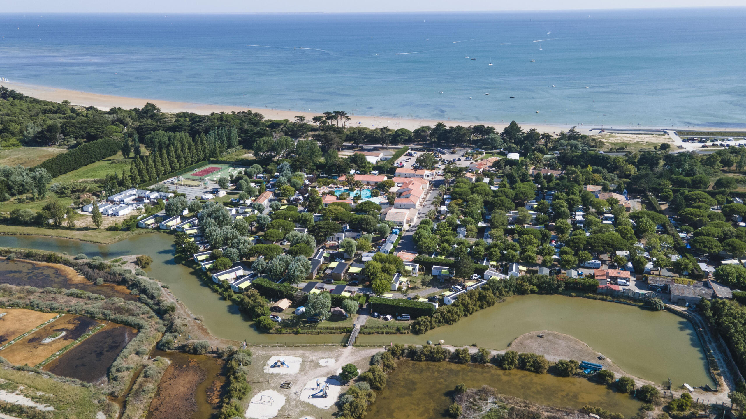 Motorhome parking ground - Eden Villages Camping Océan et Spa