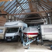 RV parking space - Winterlager in der Scheune - XXL Garage Womogarage Möbellager