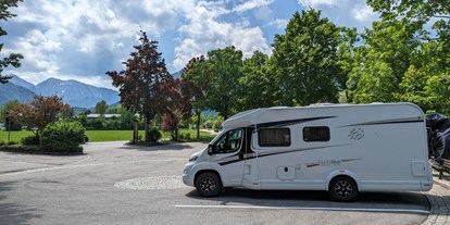 Motorhome parking space - Hallenbad - Inzell (Landkreis Traunstein) - Stellplatz für 12 Wohnmobile - Wohnmobilstellplatz Ruhpolding