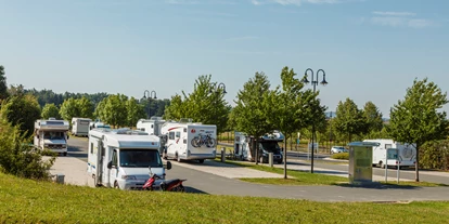 Parkeerplaats voor camper - Stromanschluss - Untersteinach - Reisemobilstellplatz Lohengrin Therme