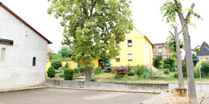 Motorhome parking space - Lutherstadt Eisleben -  Bild: Rascha's Oldtimergaststätte Zur Linde - Raschas Oldtimer Gaststätte "Zur Linde"