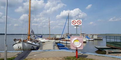 Place de parking pour camping-car - Duschen - Altwarp - Stellplatz am Hafen