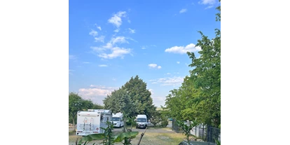 Place de parking pour camping-car - Art des Stellplatz: bei Caravanhändler - Camper Queen