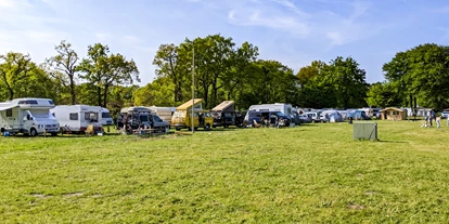 Place de parking pour camping-car - Umgebungsschwerpunkt: am Land - Nordsee - Blick auf den Wohnmobilhafen  - Wohnmobilhafen Friesland Camping Schortens