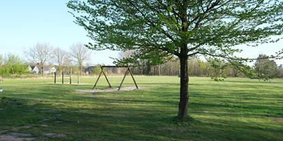 Posto auto camper - Art des Stellplatz: bei Gewässer - Jade - Zeltwiese Friesland Camping Schortens  - Wohnmobilhafen Friesland Camping Schortens